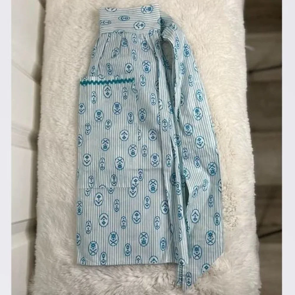 Vintage Apron in blue motif - Two pockets on one side - Ties in the back